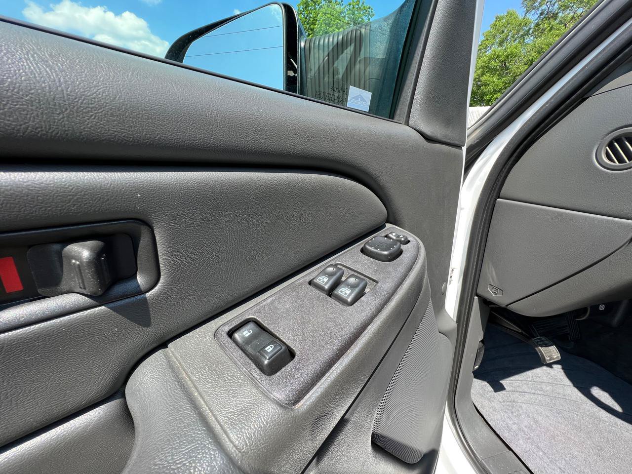 Used 2005 Chevrolet Silverado 2500 LS w/ Heavy-Duty Power Package RWD image 16