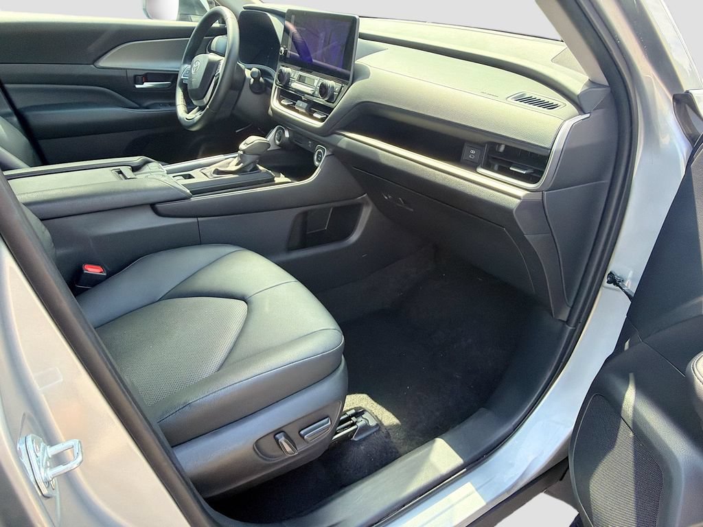 Used 2025 Toyota Grand Highlander FWD image 14
