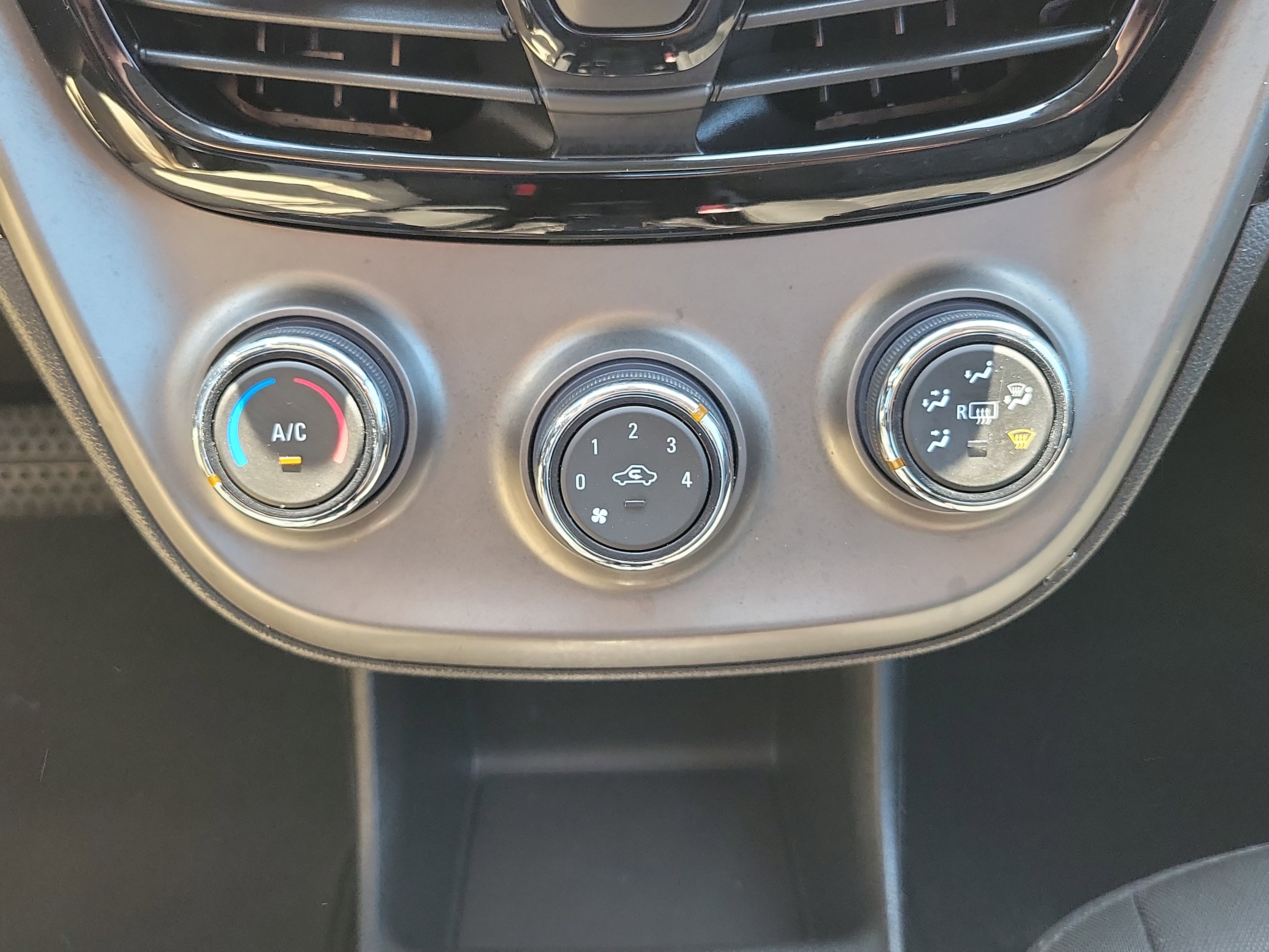 Used 2020 Chevrolet Spark LT FWD image 30