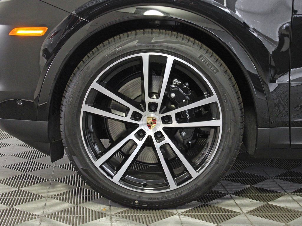 Certified 2025 Porsche Cayenne Coupe image 38
