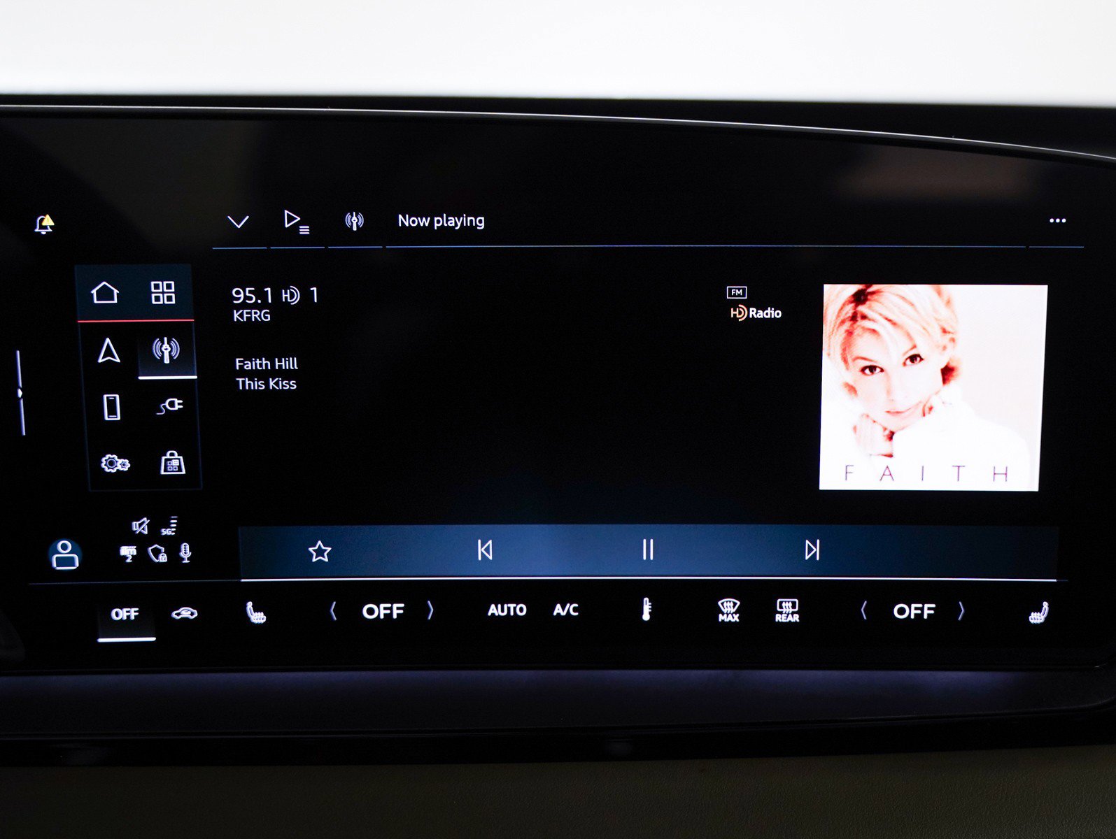 Certified 2025 Audi Q6 e-tron Premium w/ Convenience Package image 20