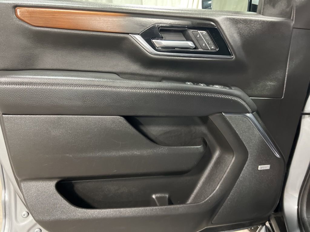 Used 2025 GMC Yukon XL Denali image 28