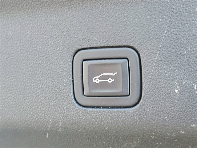 Certified 2023 Chevrolet Suburban Z71 w/ Luxury Package image 8