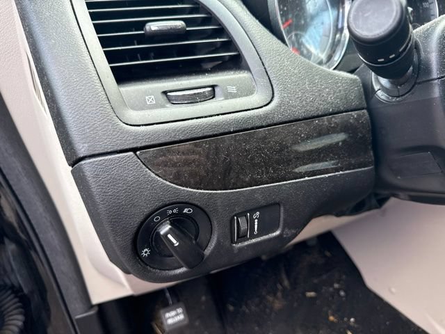 Used 2020 Dodge Grand Caravan SE w/ UConnect Hands-Free Group FWD image 11