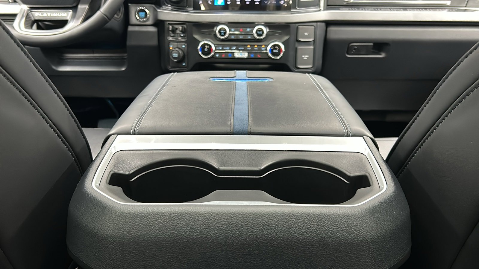 Used 2025 Ford F450 Platinum w/ FX4 Off-Road Package image 39