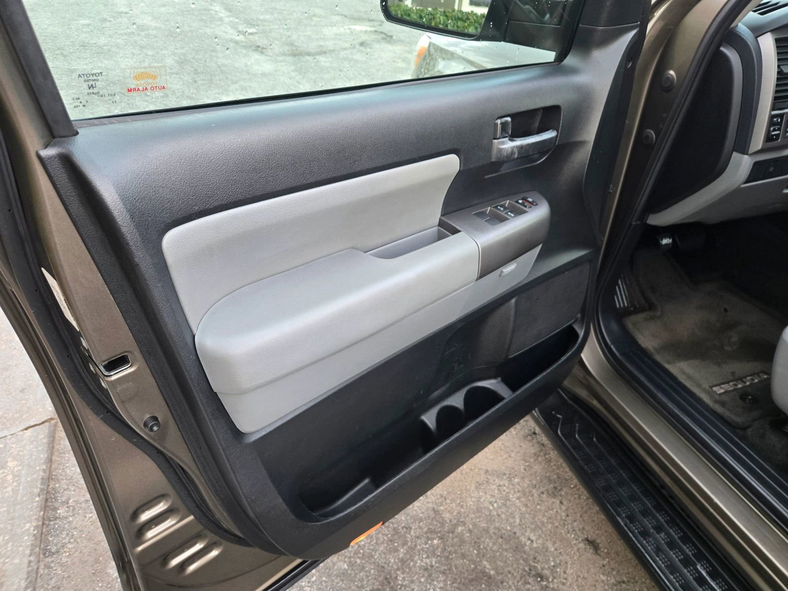 Used 2013 Toyota Sequoia SR5 image 7