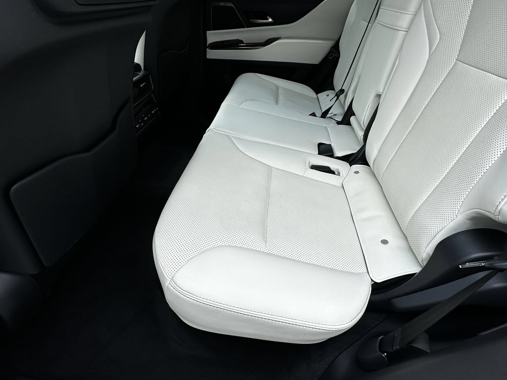 Used 2024 Lexus LX 600 4WD w/ Appearance Package image 25