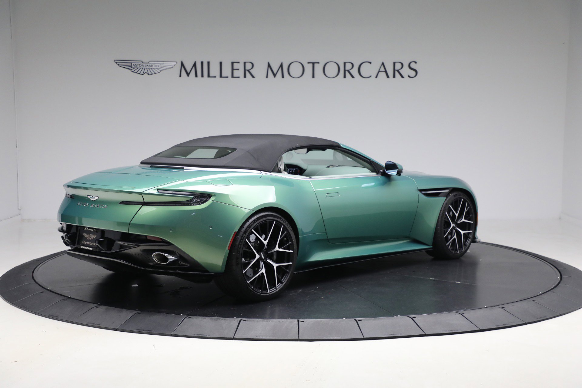Used 2025 Aston Martin DB12 Convertible RWD image 20