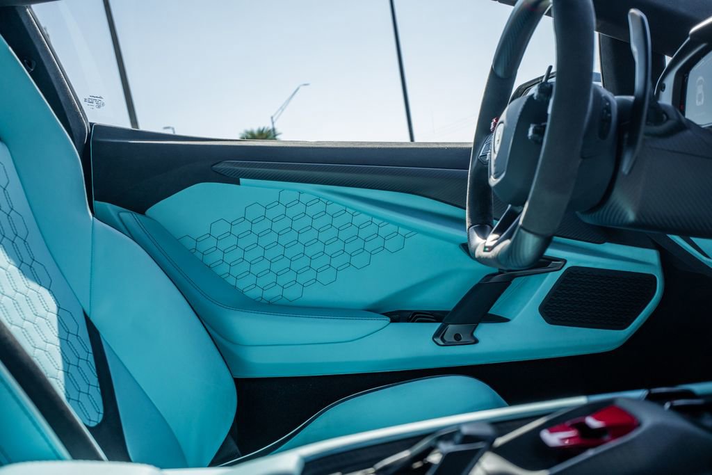 Used 2025 Lamborghini Revuelto image 19