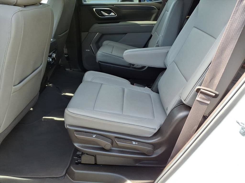 Used 2024 GMC Yukon SLT AWD/4WD image 13