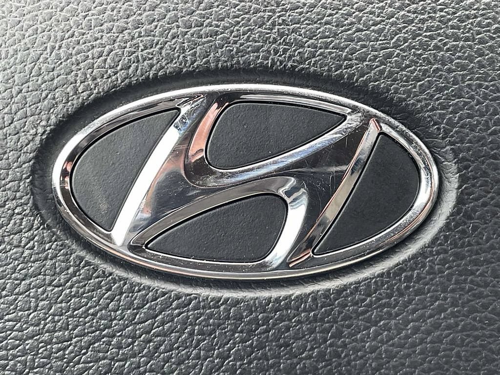 Used 2023 Hyundai Santa Fe SEL AWD/4WD image 32