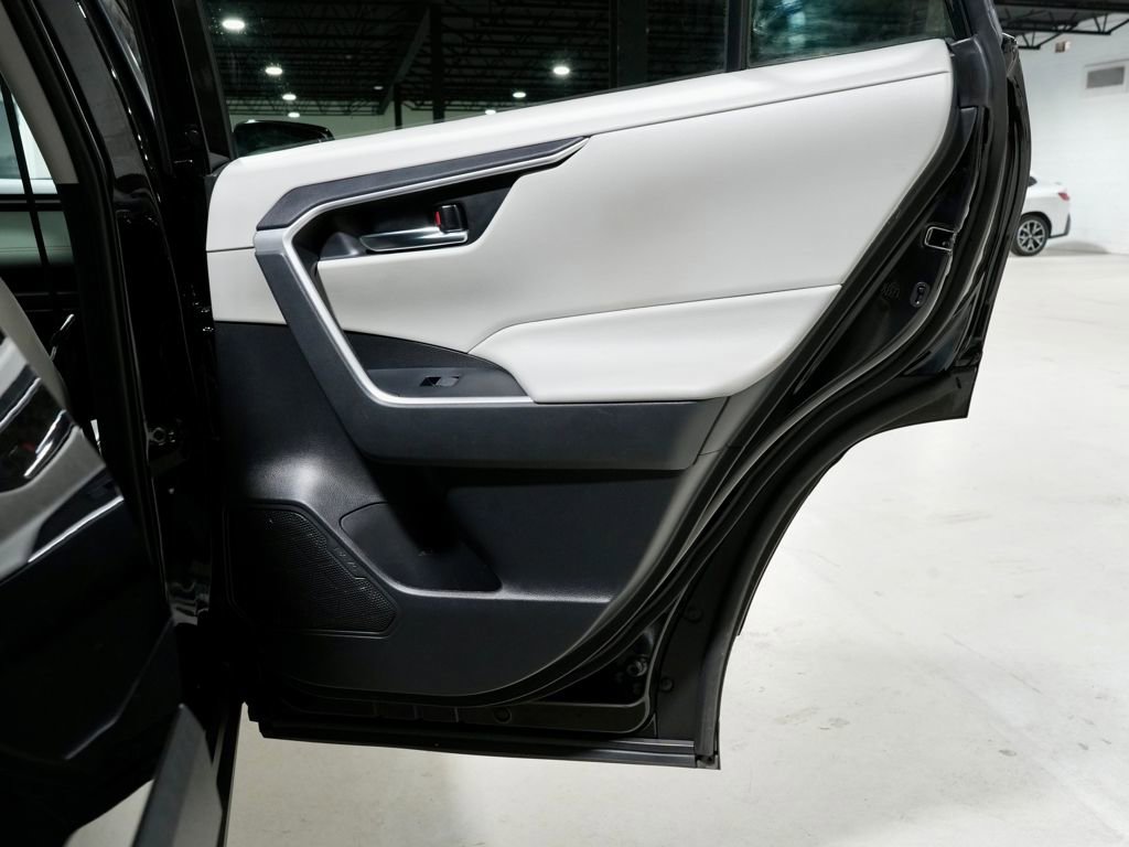 Used 2022 Toyota RAV4 XLE Premium image 31