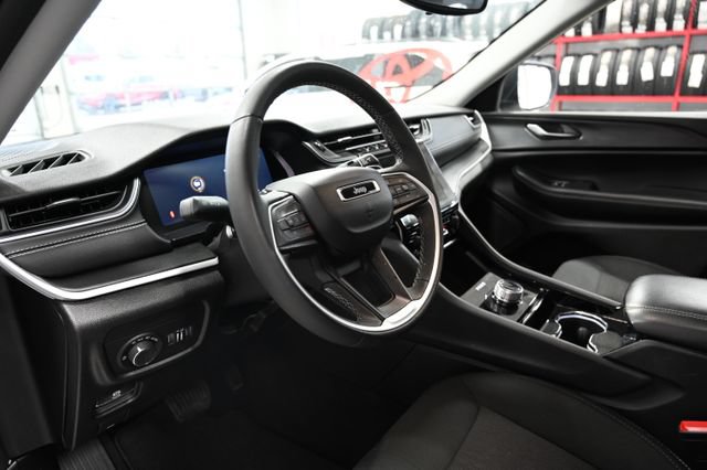 Used 2023 Jeep Grand Cherokee Laredo w/ Luxury Tech Group I AWD/4WD image 22