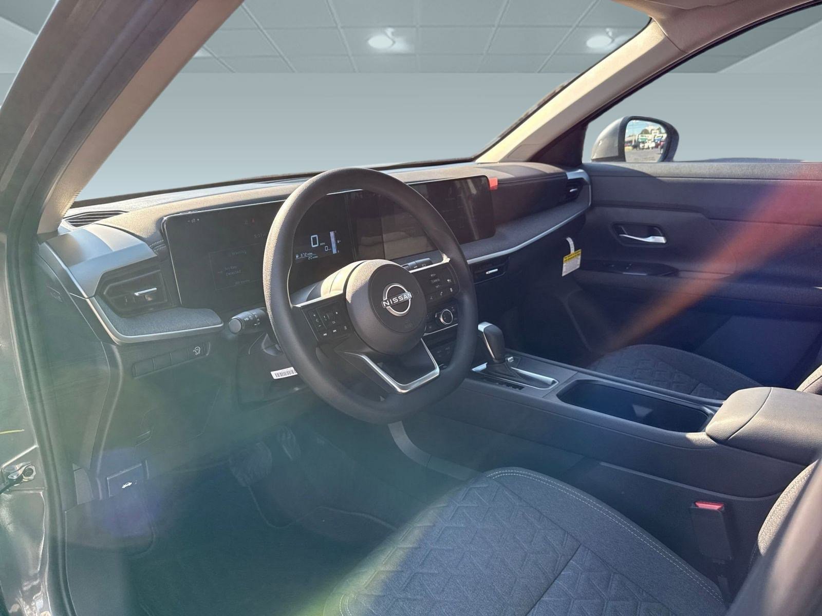 Used 2025 Nissan Kicks SV image 4