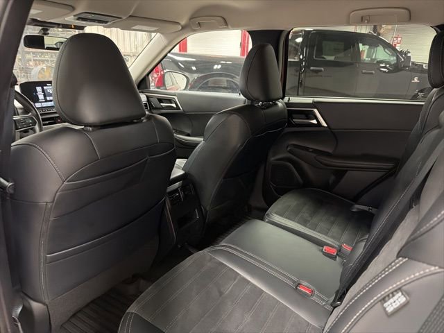 Used 2024 Mitsubishi Outlander SE image 14