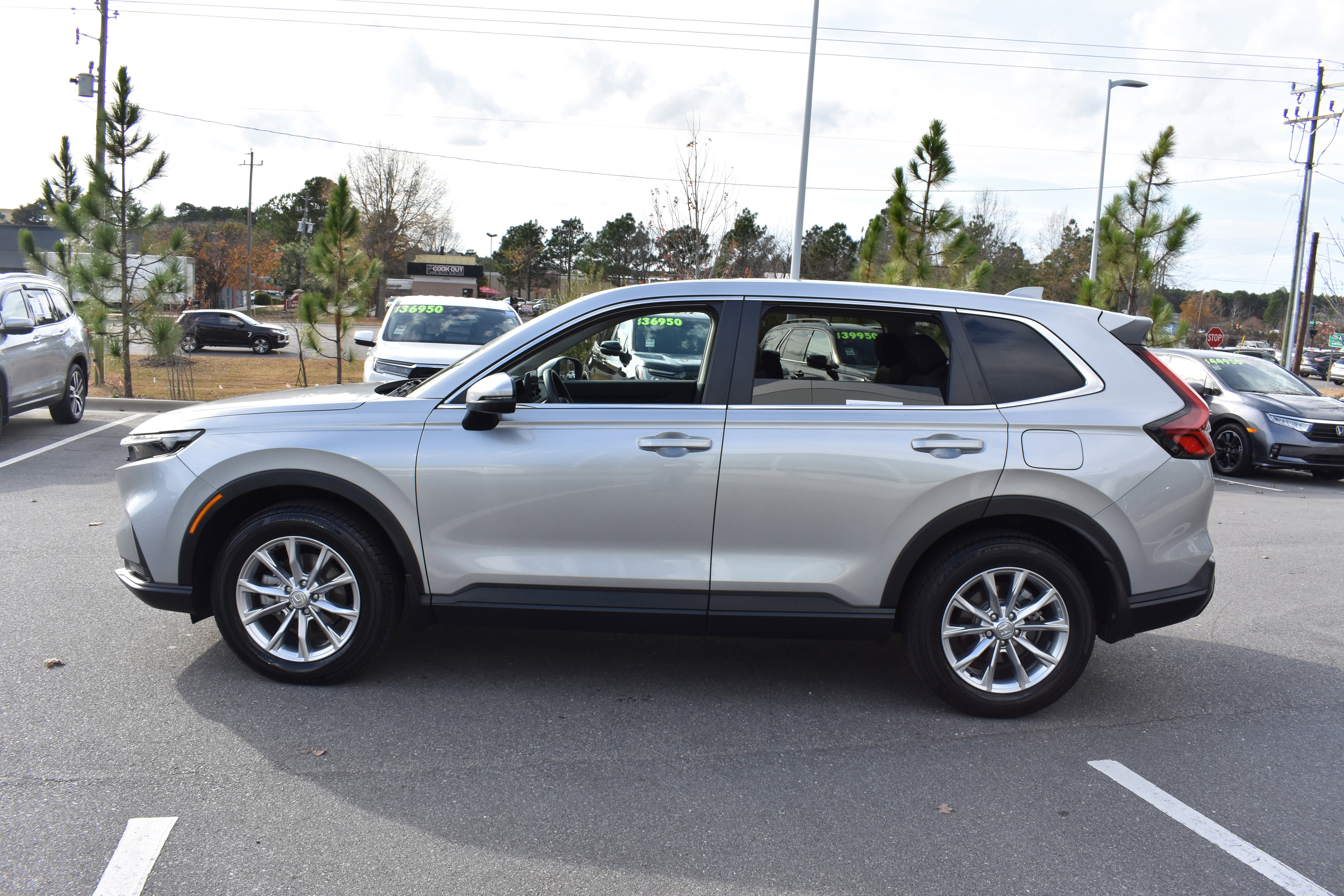 Used 2023 Honda CR-V EX image 6