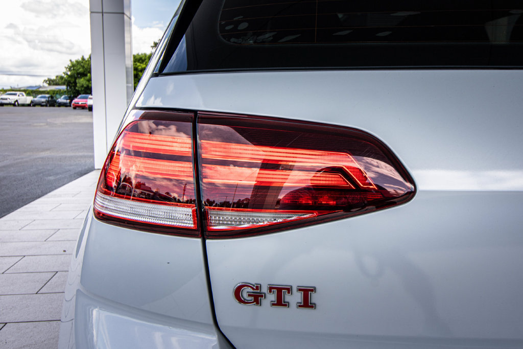 Used 2019 Volkswagen GTI SE FWD image 14