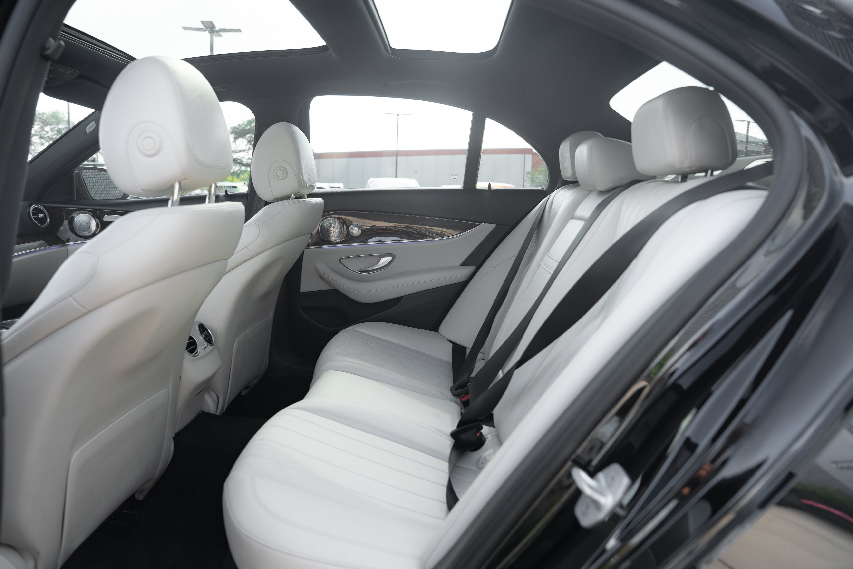 Used 2017 Mercedes-Benz E 300 image 21