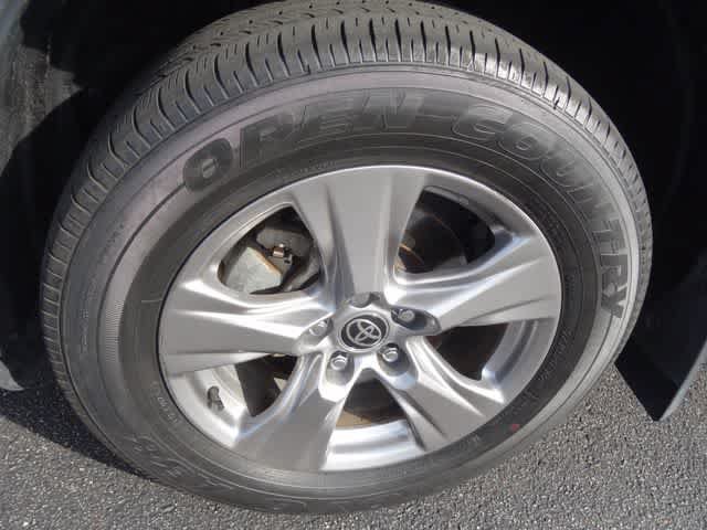Used 2022 Toyota RAV4 XLE w/ Convenience Package AWD/4WD image 14