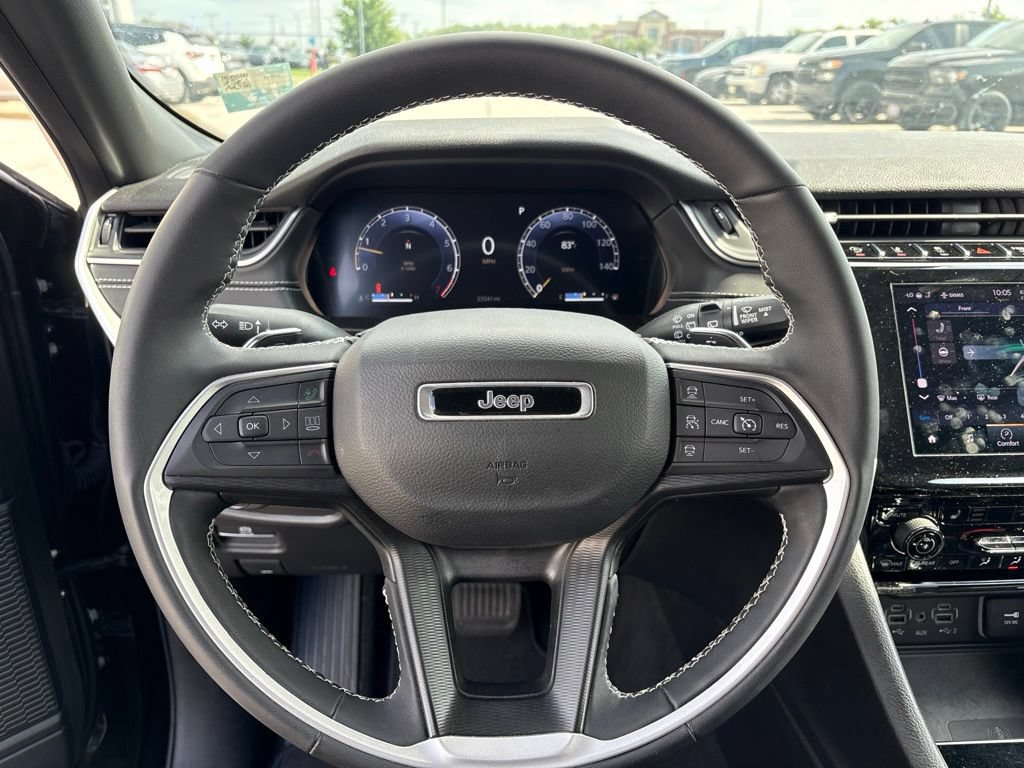 Used 2023 Jeep Grand Cherokee L Laredo AWD/4WD image 21