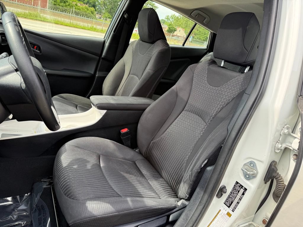 Used 2017 Toyota Prius Three w/ Advanced Technology Package FWD image 23
