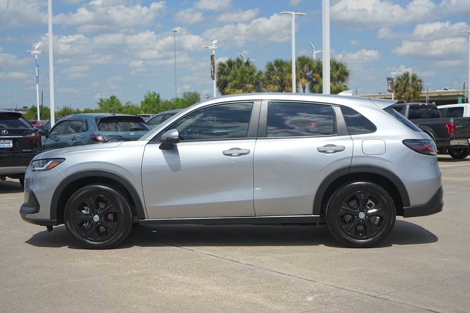 Used 2023 Honda HR-V LX image 3