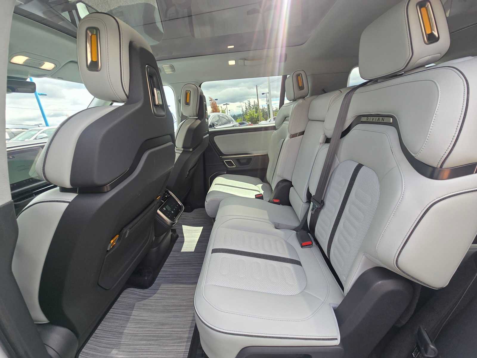 Used 2024 Rivian R1S Adventure AWD/4WD image 16