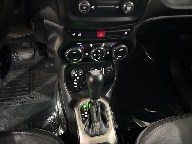 Used 2017 Jeep Renegade Trailhawk AWD/4WD image 24