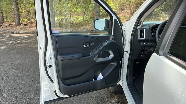 New 2026 Nissan Frontier SV w/ SV Convenience Package AWD/4WD image 8