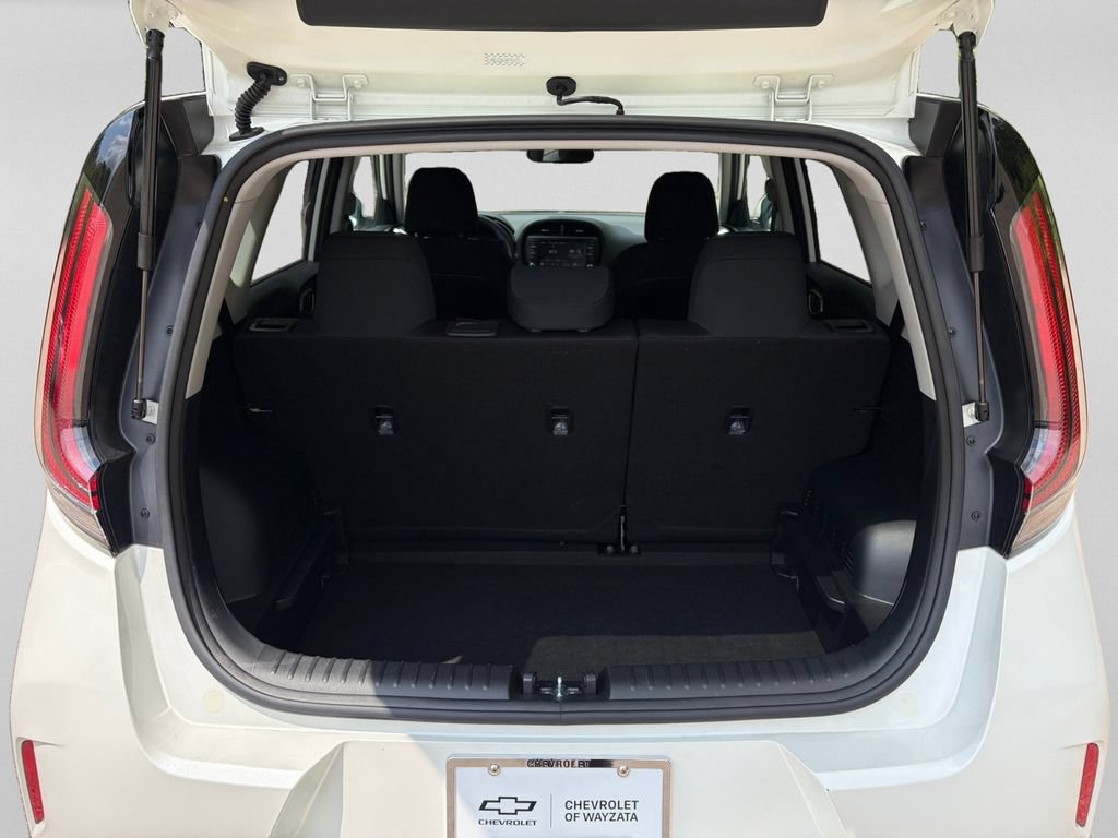 Used 2025 Kia Soul LX w/ LX Technology Package FWD image 27