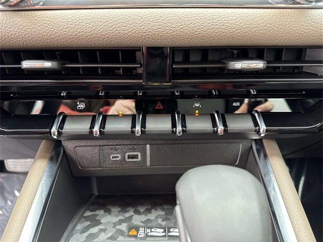 Used 2025 GMC Canyon Denali image 23