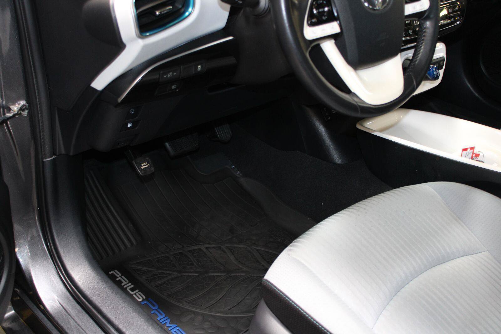 Used 2019 Toyota Prius Prime Plus FWD image 46