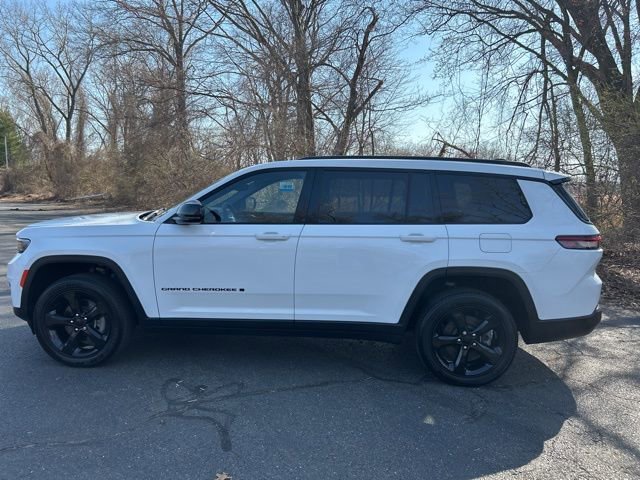 Used 2023 Jeep Grand Cherokee L Laredo AWD/4WD image 7