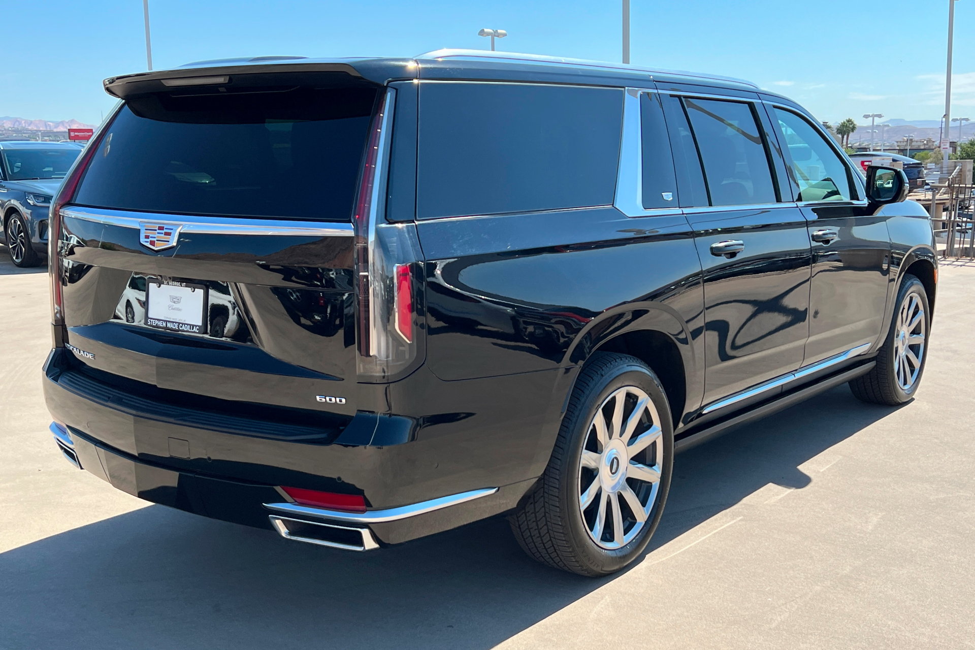 Used 2024 Cadillac Escalade ESV Premium Luxury Platinum AWD/4WD image 6