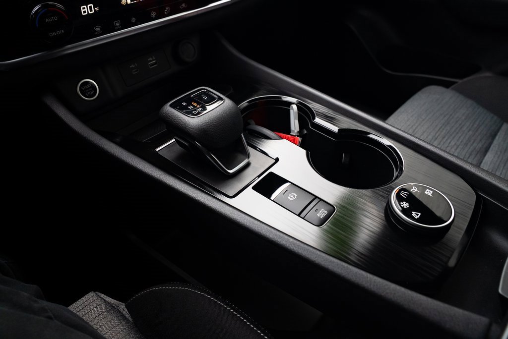 Used 2022 Nissan Rogue SV image 17