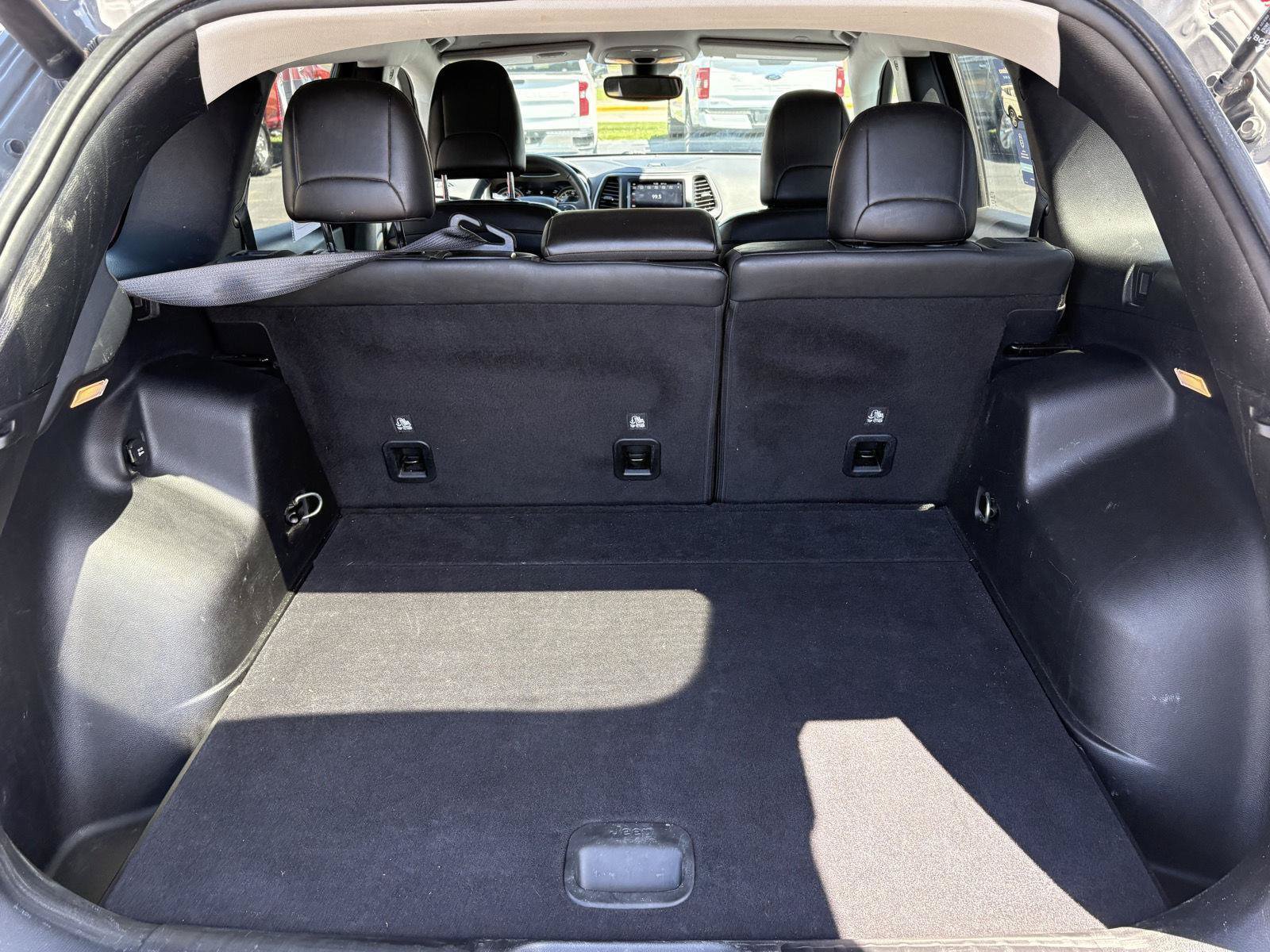 Used 2021 Jeep Cherokee Latitude Lux w/ Comfort/Convenience Group AWD/4WD image 27