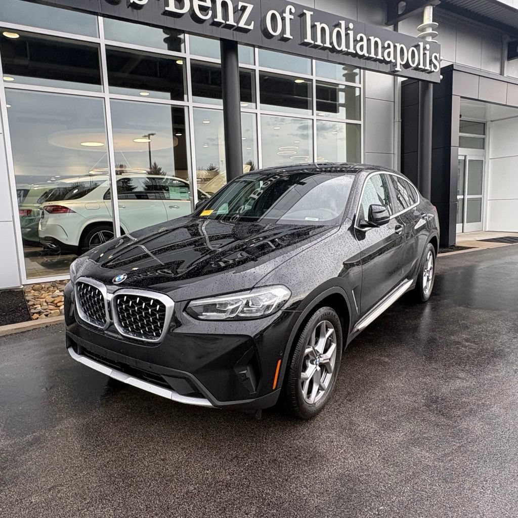 Used 2025 BMW X4 xDrive30i w/ Premium Package AWD/4WD image 2