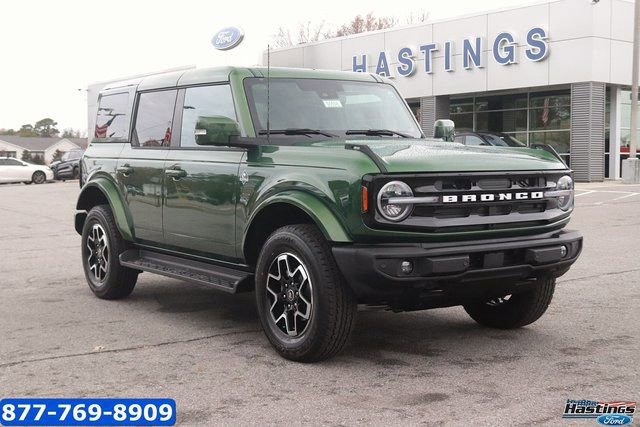 New 2025 Ford Bronco Outer Banks AWD/4WD image 1