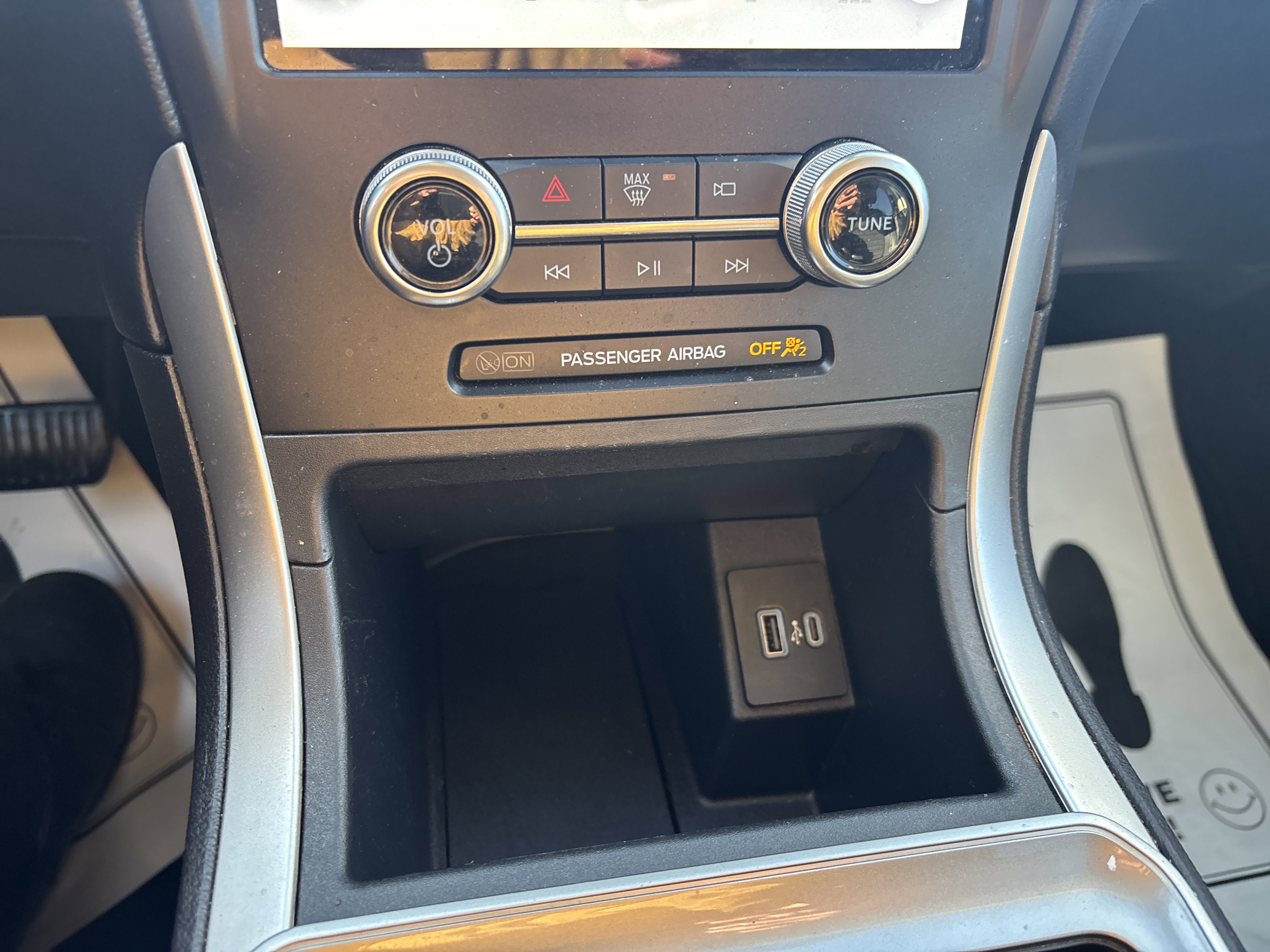 Used 2024 Ford Edge SEL image 25