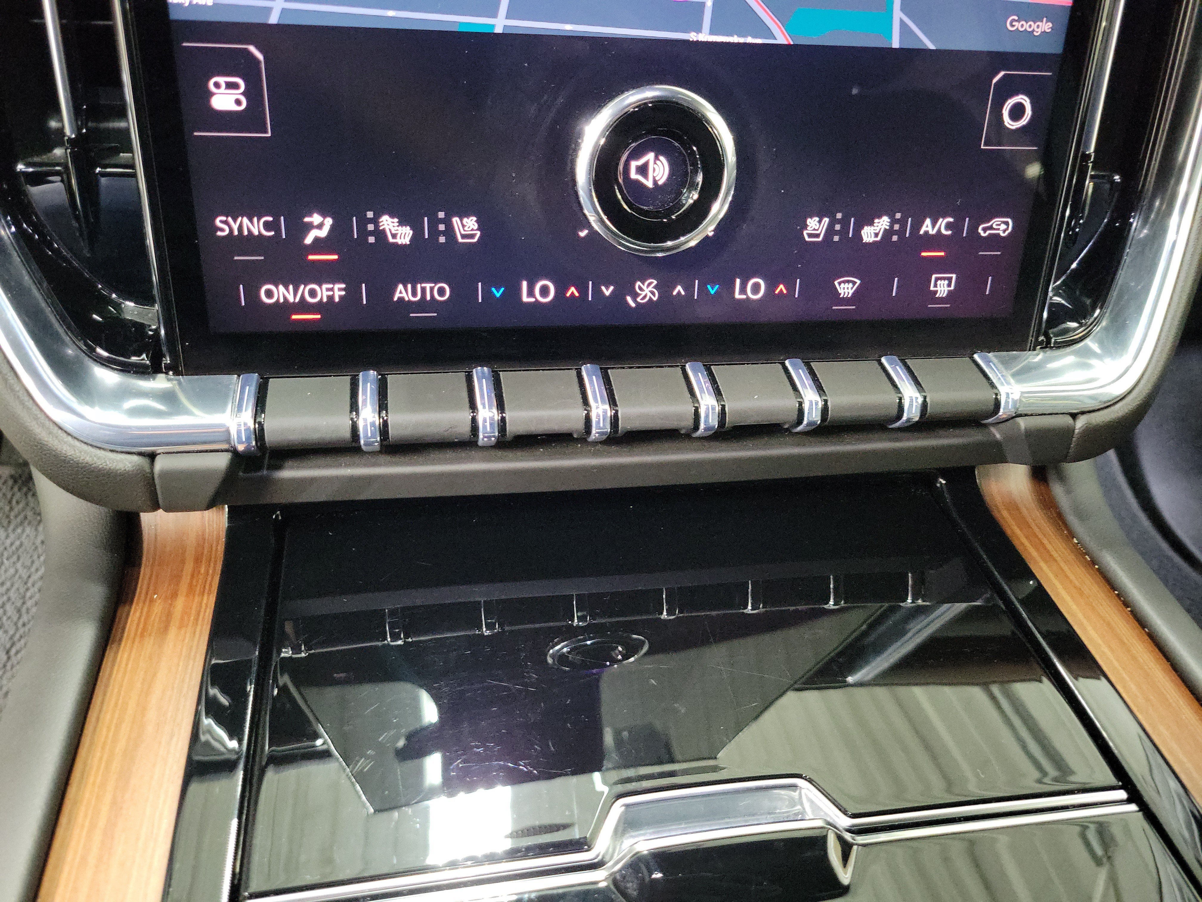 Used 2026 GMC Yukon Denali w/ Sun & Power Step Package AWD/4WD image 32