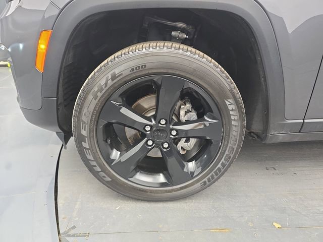Used 2023 Jeep Grand Cherokee Altitude AWD/4WD image 16