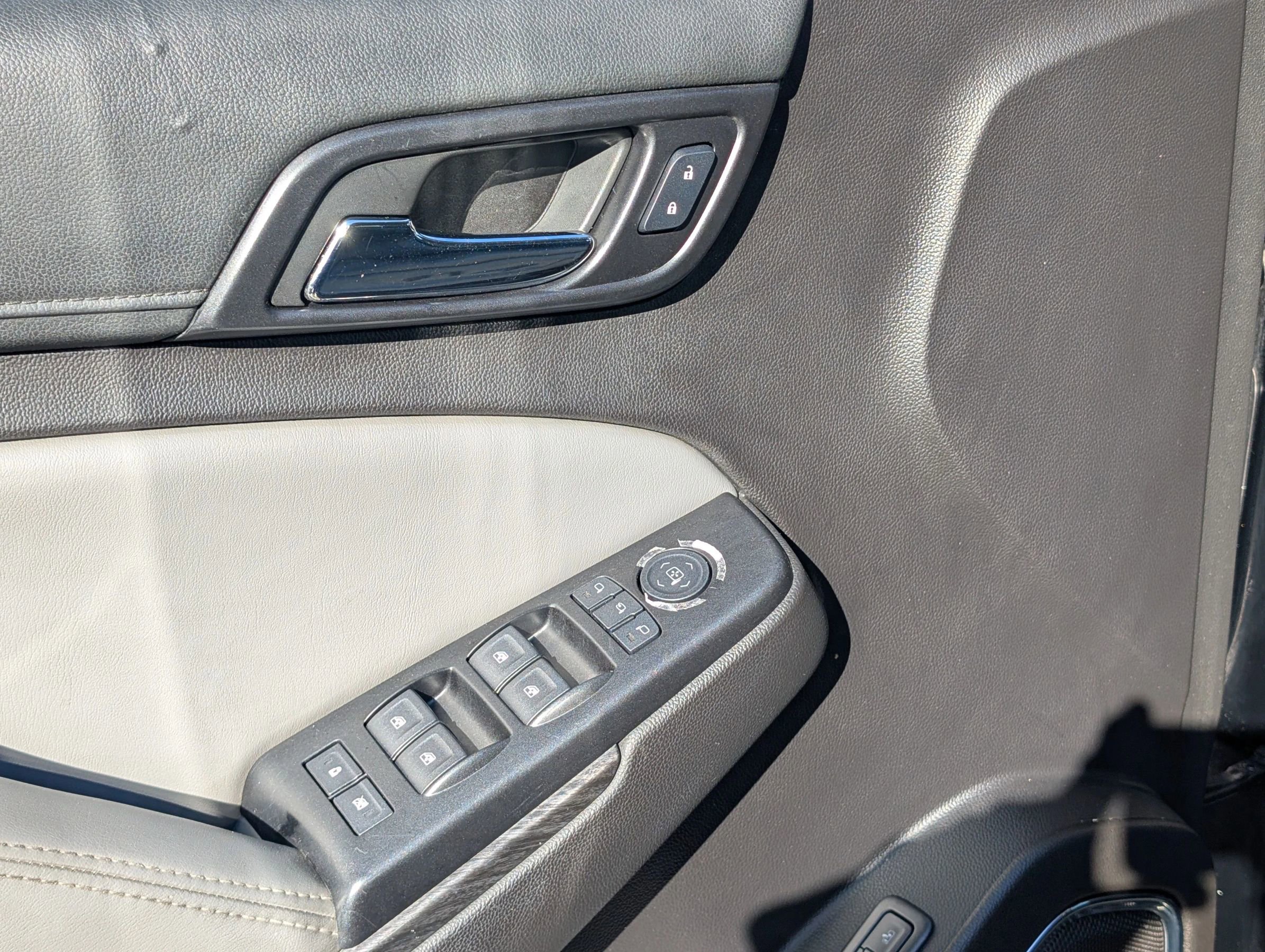 Used 2016 Chevrolet Suburban LT w/ Luxury Package AWD/4WD image 17