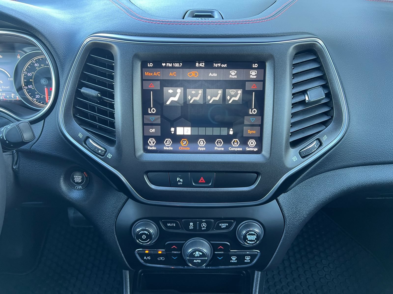 Used 2020 Jeep Cherokee Trailhawk AWD/4WD image 19