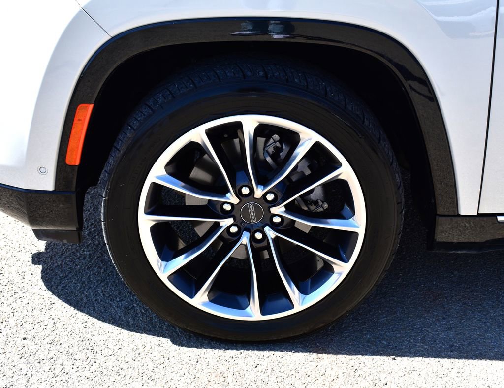 Used 2022 Jeep Wagoneer Series III w/ Premium Group I image 6