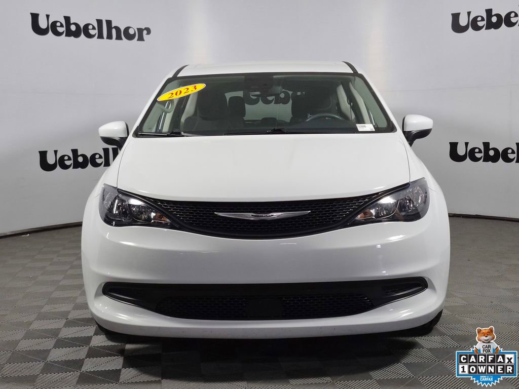 Used 2023 Chrysler Voyager LX image 2