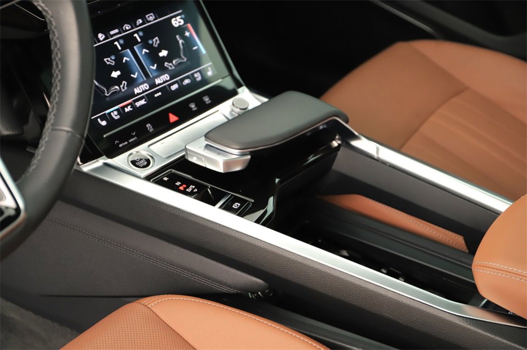 Used 2024 Audi Q8 e-tron Premium Plus w/ Premium Plus Package image 17