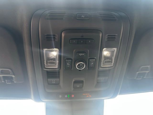 Used 2023 Cadillac Escalade ESV Premium Luxury AWD/4WD image 18