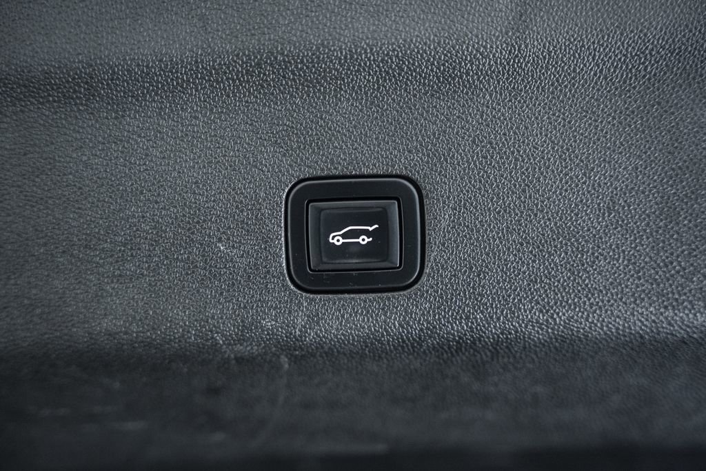 Used 2023 GMC Yukon SLT image 13