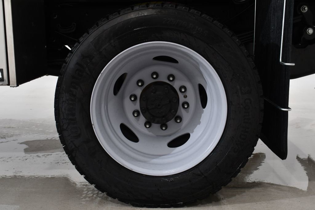 New 2025 Ford F550 4x4 Regular Cab Super Duty image 16