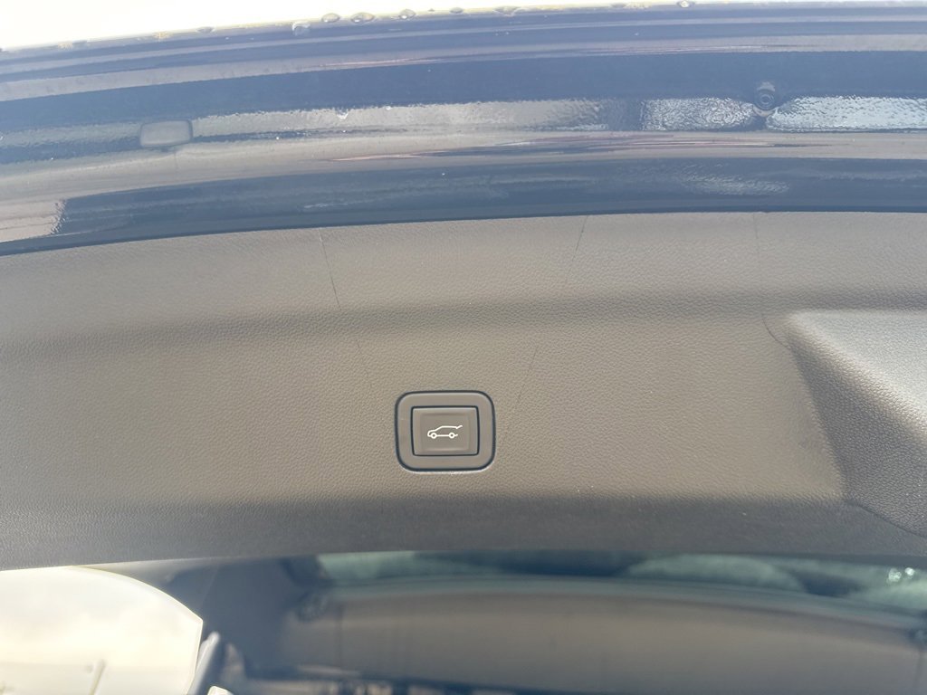 Used 2023 Chevrolet Tahoe Z71 w/ Luxury Package image 36